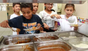 Students in Brazil serving themselves a plant-based lunch.