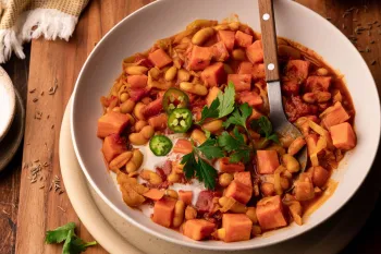 One pot sweet potato and white bean curry
