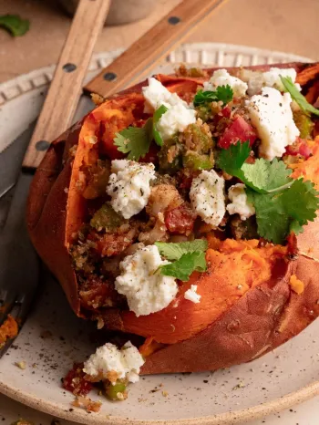 Easy baked sweet potatoes with chipotle black bean filling
