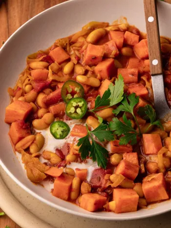 One pot sweet potato and white bean curry