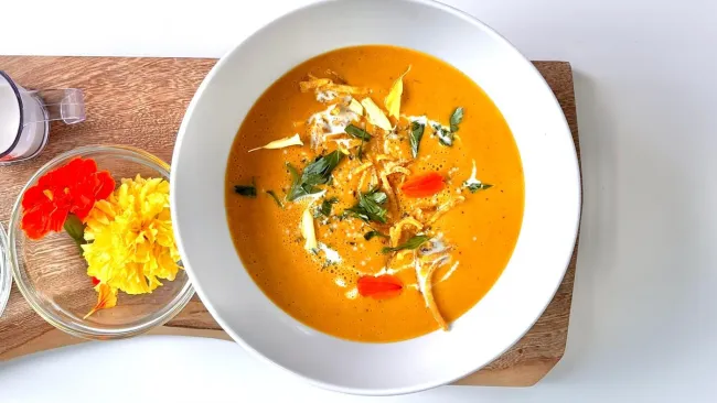 Creamy pumpkin soup with white beans