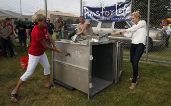 Image representing the campaign by Humane World for Animals to end the use of gas chambers for animal euthanasia in shelters.