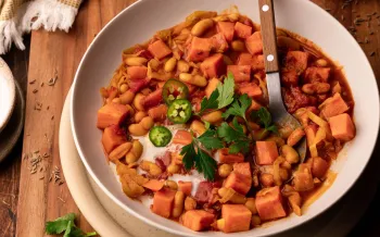 One pot sweet potato and white bean curry