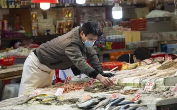 Masked man in Hong Kong market