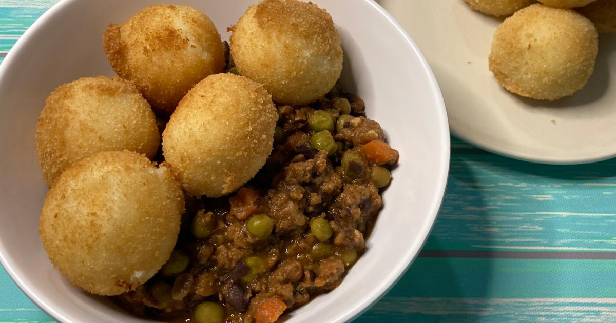 Crispy impossible black bean Shepherd's pie